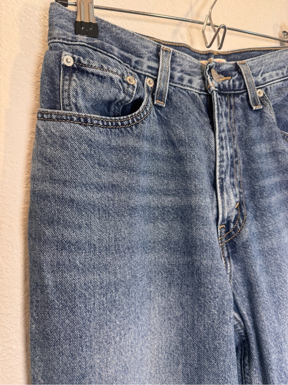 Levi's Women’s 80s Mom Jean High Rise 27 - Picture 9 of 14